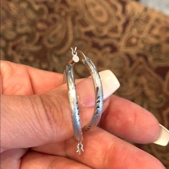 14K White Gold 1.25 inches Hoop Earrings 3mm - Picture 2 of 6